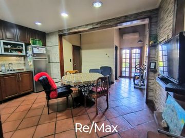 CASA 4 AMBIENTES VILLA LUZURIAGA VENTA APTO CREDIT