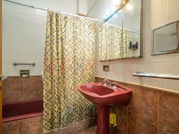 VENTA CASA 5 AMB PATIO QUINCHO COCHERA VERSALLES