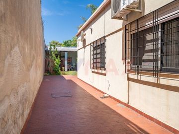 VENTA CASA 5 AMB PATIO QUINCHO COCHERA VERSALLES