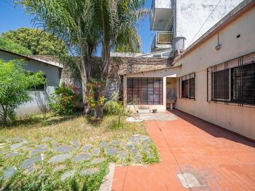 VENTA CASA 5 AMB PATIO QUINCHO COCHERA VERSALLES