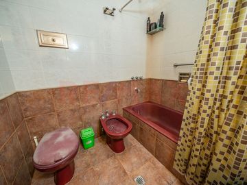 VENTA CASA 5 AMB PATIO QUINCHO COCHERA VERSALLES