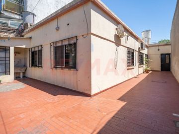 VENTA CASA 5 AMB PATIO QUINCHO COCHERA VERSALLES