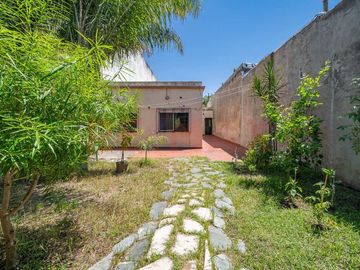 VENTA CASA 5 AMB PATIO QUINCHO COCHERA VERSALLES