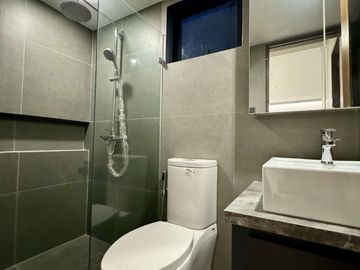 Brand New Modern House for Sale in BF Homes With Pool
