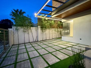 Brand New Modern House for Sale in BF Homes With Pool