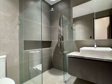 Brand New Modern House for Sale in BF Homes With Pool