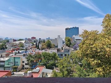 Petén y Ángel Urraza con gran roof garden techado.