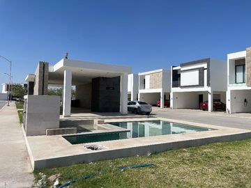 CASA EN VENTA EN RESIDENCIAL QUINTAS LA CIMA, TORREON, COAHUILA.