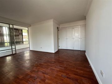 Departamento en Venta en Amplio departamento. El Bosque/Lota, metro Tobalaba. Colegio Trewhelas