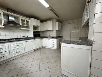 Departamento en Venta en Amplio departamento. El Bosque/Lota, metro Tobalaba. Colegio Trewhelas