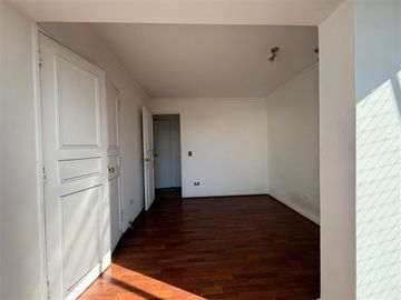 Departamento en Venta en Amplio departamento. El Bosque/Lota, metro Tobalaba. Colegio Trewhelas