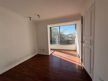 Departamento en Venta en Amplio departamento. El Bosque/Lota, metro Tobalaba. Colegio Trewhelas