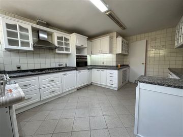 Departamento en Venta en Amplio departamento. El Bosque/Lota, metro Tobalaba. Colegio Trewhelas