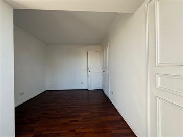 Departamento en Venta en Amplio departamento. El Bosque/Lota, metro Tobalaba. Colegio Trewhelas