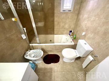 Venta de PH 4 ambientes con Cochera y jardín en Quilmes