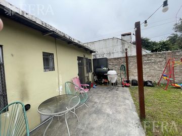 Venta de PH 4 ambientes con Cochera y jardín en Quilmes