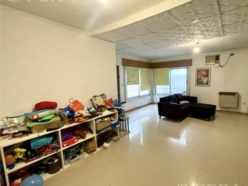 Venta de PH 4 ambientes con Cochera y jardín en Quilmes