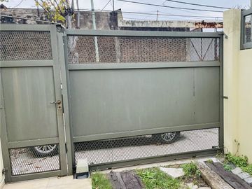 Venta de PH 4 ambientes con Cochera y jardín en Quilmes