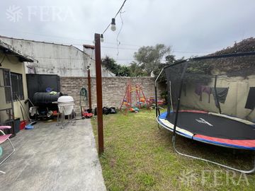 Venta de PH 4 ambientes con Cochera y jardín en Quilmes