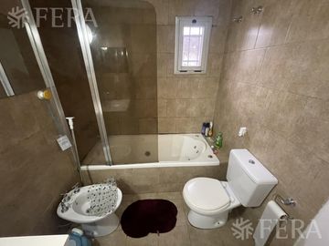 Venta de PH 4 ambientes con Cochera y jardín en Quilmes