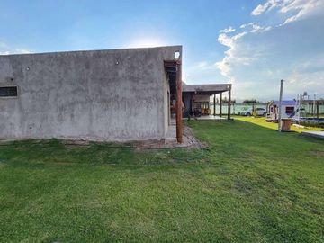 Venta casa barrio cerrado Maipú- 5 ambientes