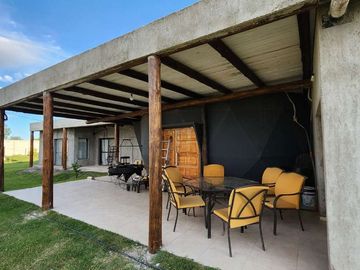 Venta casa barrio cerrado Maipú- 5 ambientes