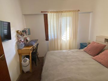 VENTA CASA 4 AMBIENTES C/PATIO, BERNAL.