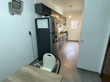 VENTA CASA 4 AMBIENTES C/PATIO, BERNAL.