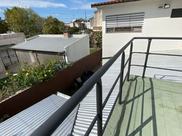 VENTA CASA 4 AMBIENTES C/PATIO, BERNAL.