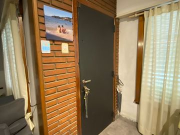 VENTA CASA 4 AMBIENTES C/PATIO, BERNAL.