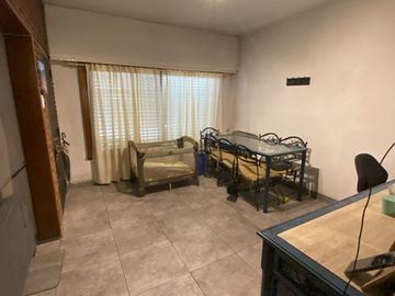 VENTA CASA 4 AMBIENTES C/PATIO, BERNAL.
