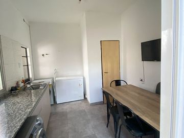 VENTA CASA 4 AMBIENTES C/PATIO, BERNAL.