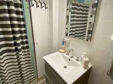 VENTA CASA 4 AMBIENTES C/PATIO, BERNAL.