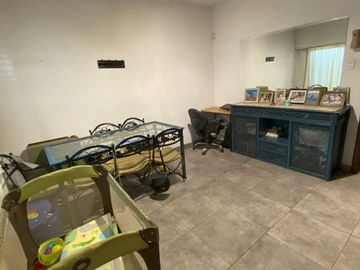 VENTA CASA 4 AMBIENTES C/PATIO, BERNAL.