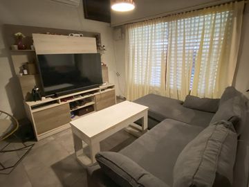 VENTA CASA 4 AMBIENTES C/PATIO, BERNAL.