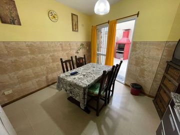 VENTA TRIPLEX 4 AMB COCHERA EN RAMOS. OPORTUNIDAD