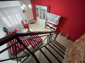 VENTA TRIPLEX 4 AMB COCHERA EN RAMOS. OPORTUNIDAD