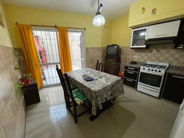 VENTA TRIPLEX 4 AMB COCHERA EN RAMOS. OPORTUNIDAD