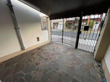 VENTA TRIPLEX 4 AMB COCHERA EN RAMOS. OPORTUNIDAD