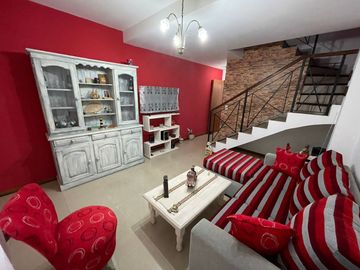 VENTA TRIPLEX 4 AMB COCHERA EN RAMOS. OPORTUNIDAD