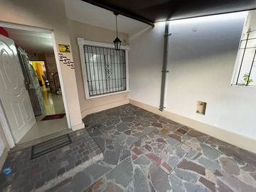 VENTA TRIPLEX 4 AMB COCHERA EN RAMOS. OPORTUNIDAD