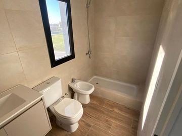 VENTA CASA 5AMB PARRILLA PILAR  DEL ESTE FINANCIA