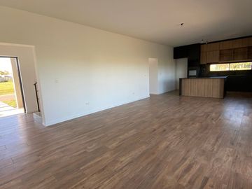 VENTA CASA 5AMB PARRILLA PILAR  DEL ESTE FINANCIA