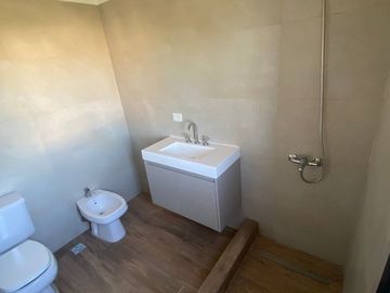VENTA CASA 5AMB PARRILLA PILAR  DEL ESTE FINANCIA