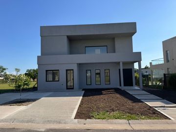 VENTA CASA 5AMB PARRILLA PILAR  DEL ESTE FINANCIA