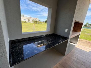 VENTA CASA 5AMB PARRILLA PILAR  DEL ESTE FINANCIA