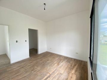 VENTA CASA 5AMB PARRILLA PILAR  DEL ESTE FINANCIA
