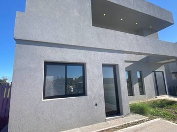 VENTA CASA 5AMB PARRILLA PILAR  DEL ESTE FINANCIA