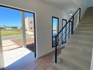 VENTA CASA 5AMB PARRILLA PILAR  DEL ESTE FINANCIA