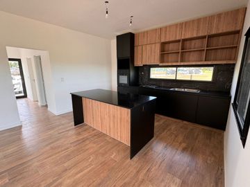 VENTA CASA 5AMB PARRILLA PILAR  DEL ESTE FINANCIA